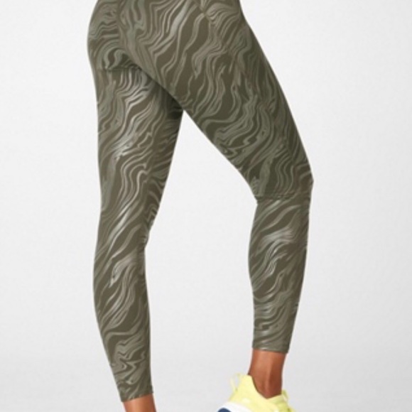 π₯π₯HOST PICπ₯π₯High-Waisted Printed PowerHold 7/8 - Picture 2 of 12